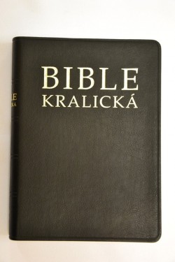 Bible kralická umělá kůže (145x203 mm)